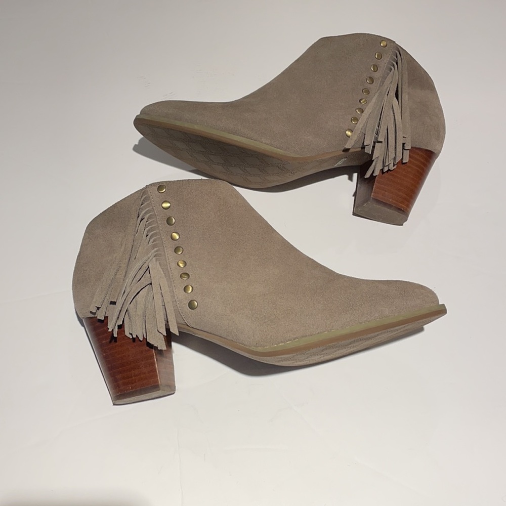 Vionic Faros taupe/ greyish suede fringe bootie size 9.5